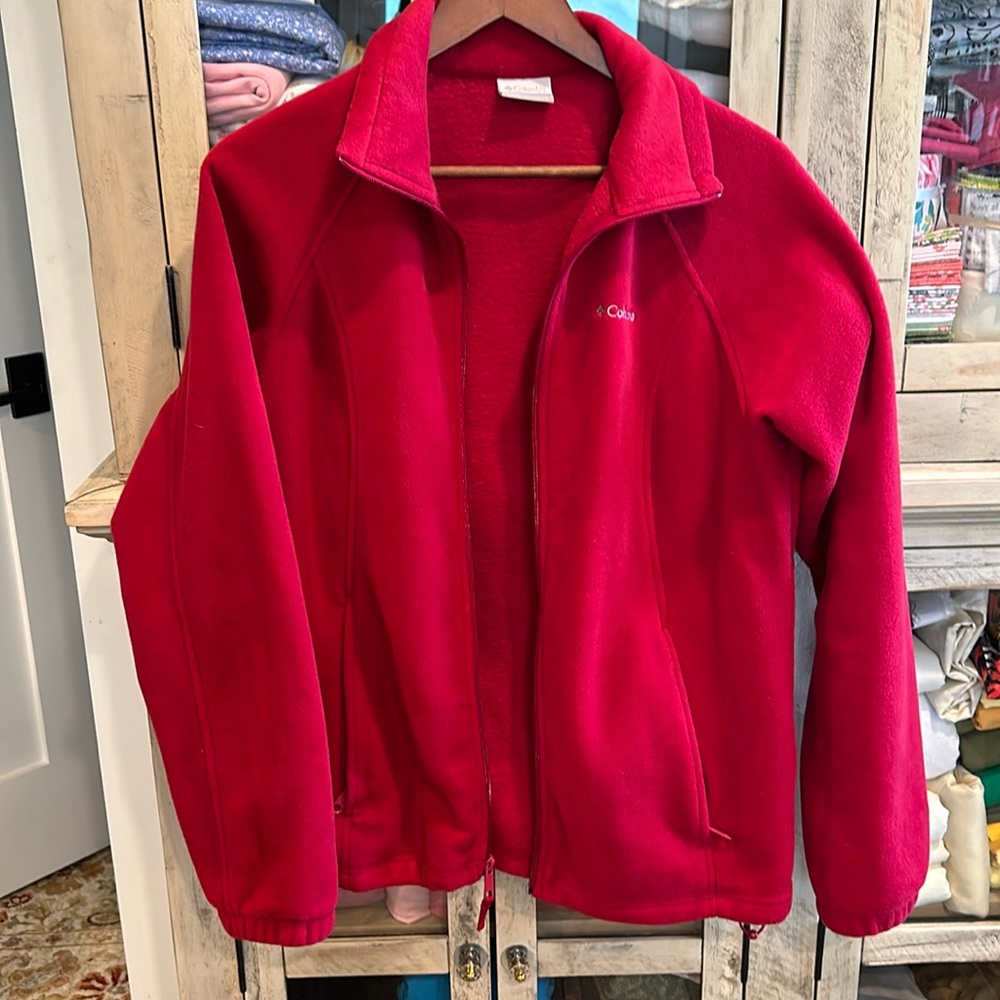 Women’s Columbia jacket fleece in a beautiful red